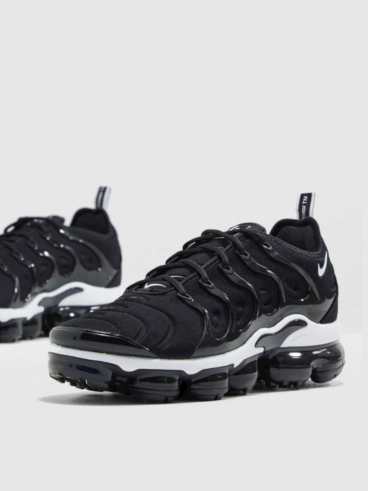 AM Nike Vapormax Plus Black/White