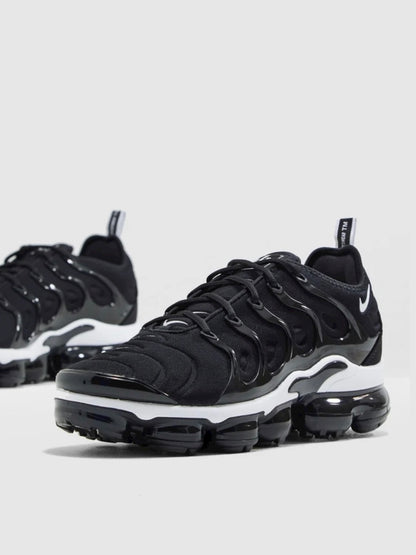 AM Nike Vapormax Plus Black/White