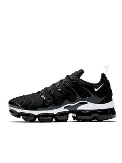 AM Nike Vapormax Plus Black/White