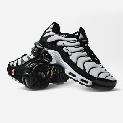 AM Nike Tn Plus Tuned Black/White